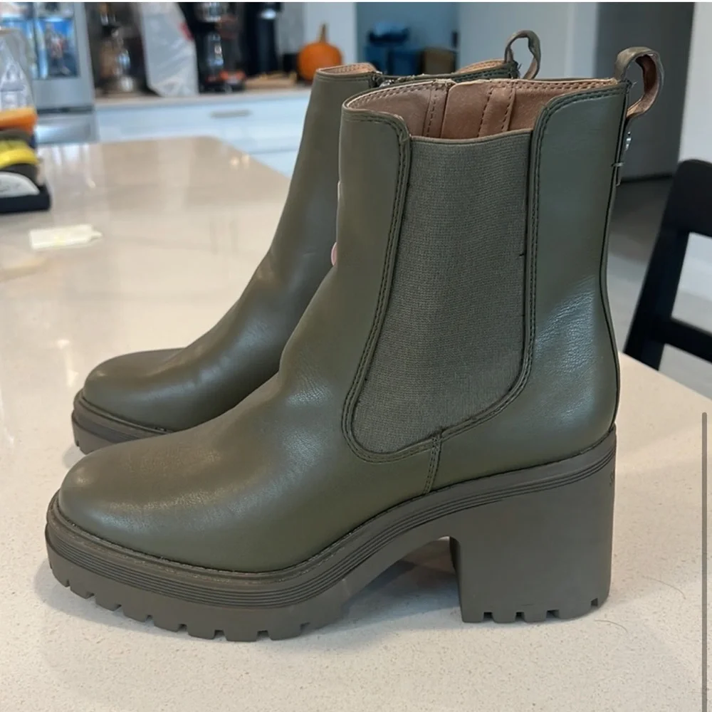 Olive Green Women's Ankle Boots - 10 - Picture 4 of 9